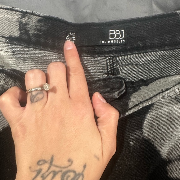 High rise shorts - Picture 2 of 3